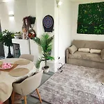 Modern With Pool Near Free Parking *