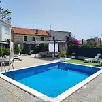 Modern With Pool Near Free Parking *