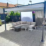Modern With Pool Near Free Parking Traù