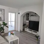 Modern With Pool Near Free Parking Traù