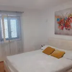 Modern With Pool Near Free Parking *