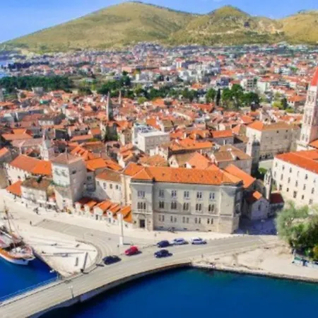 Modern With Pool Near Free Parking Apartament