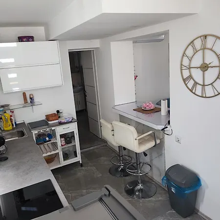 Modern With Pool Near Free Parking *