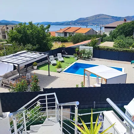 Modern With Pool Near Free Parking Trogir