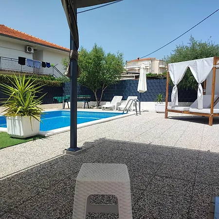 Modern With Pool Near Free Parking Daire *