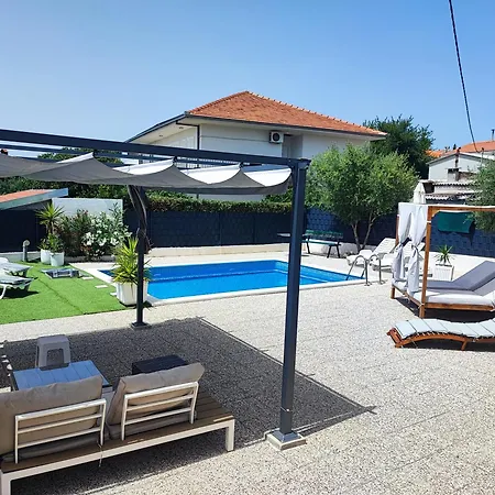 Modern With Pool Near Free Parking Appartement *