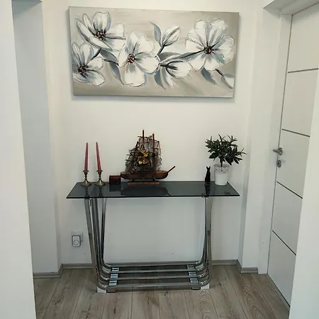 Appartamento Modern With Pool Near Free Parking Traù