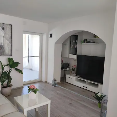 Modern With Pool Near Free Parking Trogir