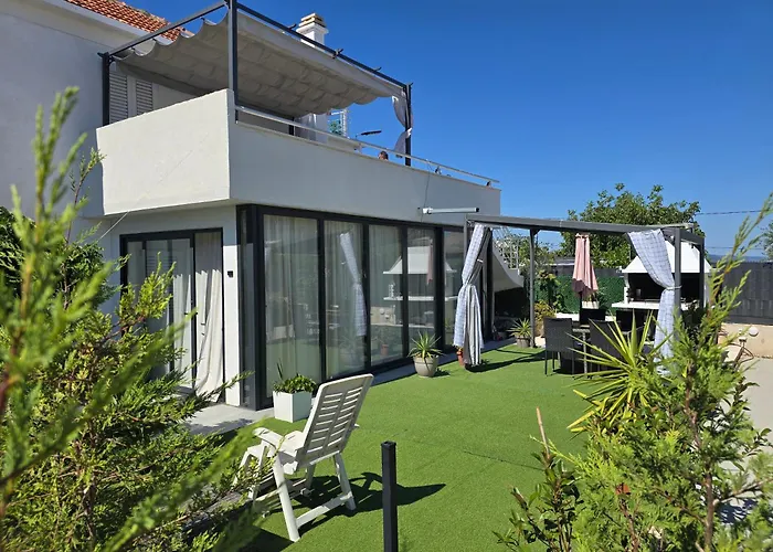 Modern With Pool Near Free Parking Daire