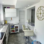 Modern With Pool Near Free Parking *