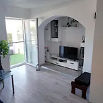 Modern With Pool Near Free Parking Apartment