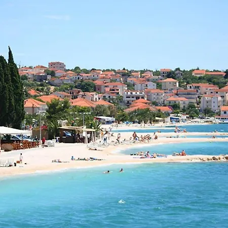 Modern With Pool Near Free Parking