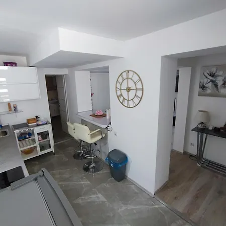 Lägenhet Modern With Pool Near Free Parking Trogir