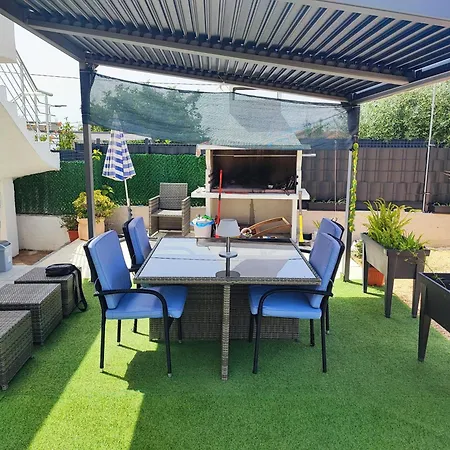 Modern With Pool Near Free Parking Traù