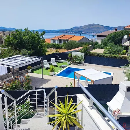 Modern With Pool Near Free Parking *