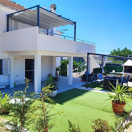 Modern With Pool Near Free Parking