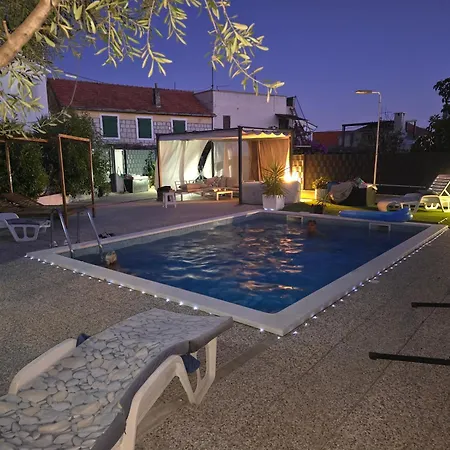 Modern With Pool Near Free Parking Apartment Trogir