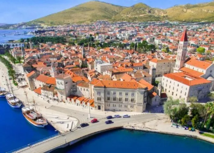 Modern With Pool Near Free Parking アパート