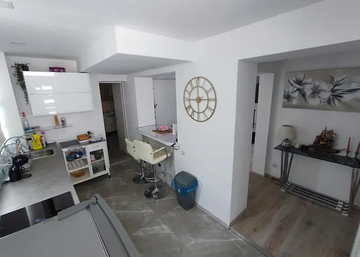 アパート Modern With Pool Near Free Parking トロギール