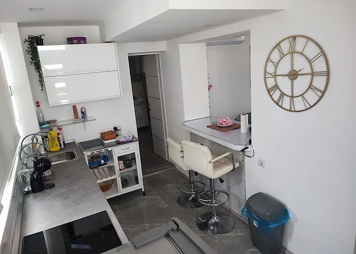 Modern With Pool Near Free Parking *