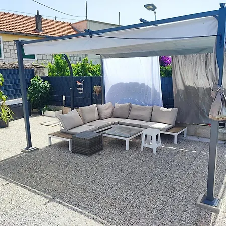 Modern With Pool Near Free Parking تروغير