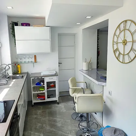 Modern With Pool Near Free Parking *