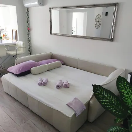 Modern With Pool Near Free Parking *