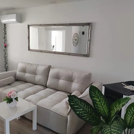 شقة Modern With Pool Near Free Parking