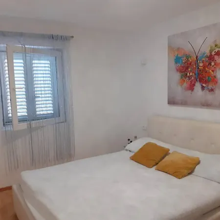 Modern With Pool Near Free Parking *