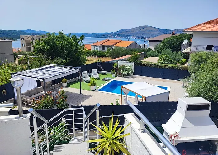 Modern With Pool Near Free Parking *