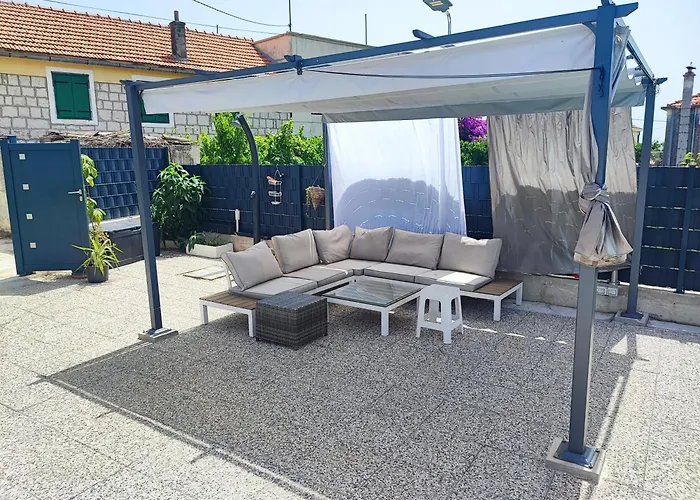 Modern With Pool Near Free Parking Trogir