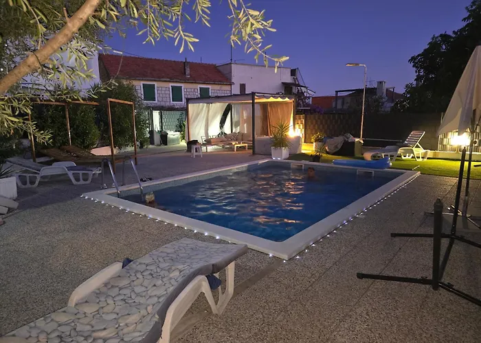 Modern With Pool Near Free Parking Apartment Trogir